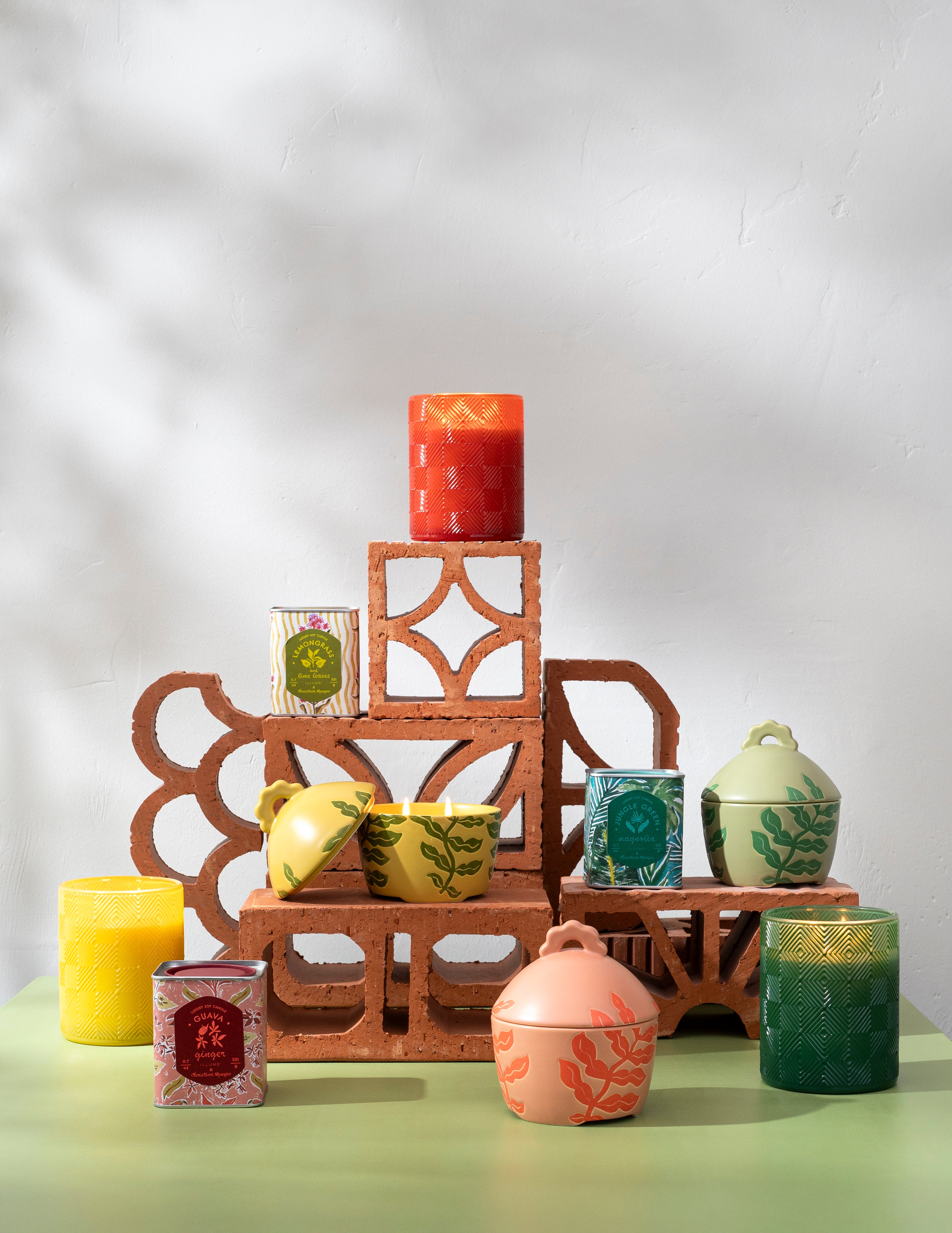 Illume Guava Ginger Candle - Thumbnail 3
