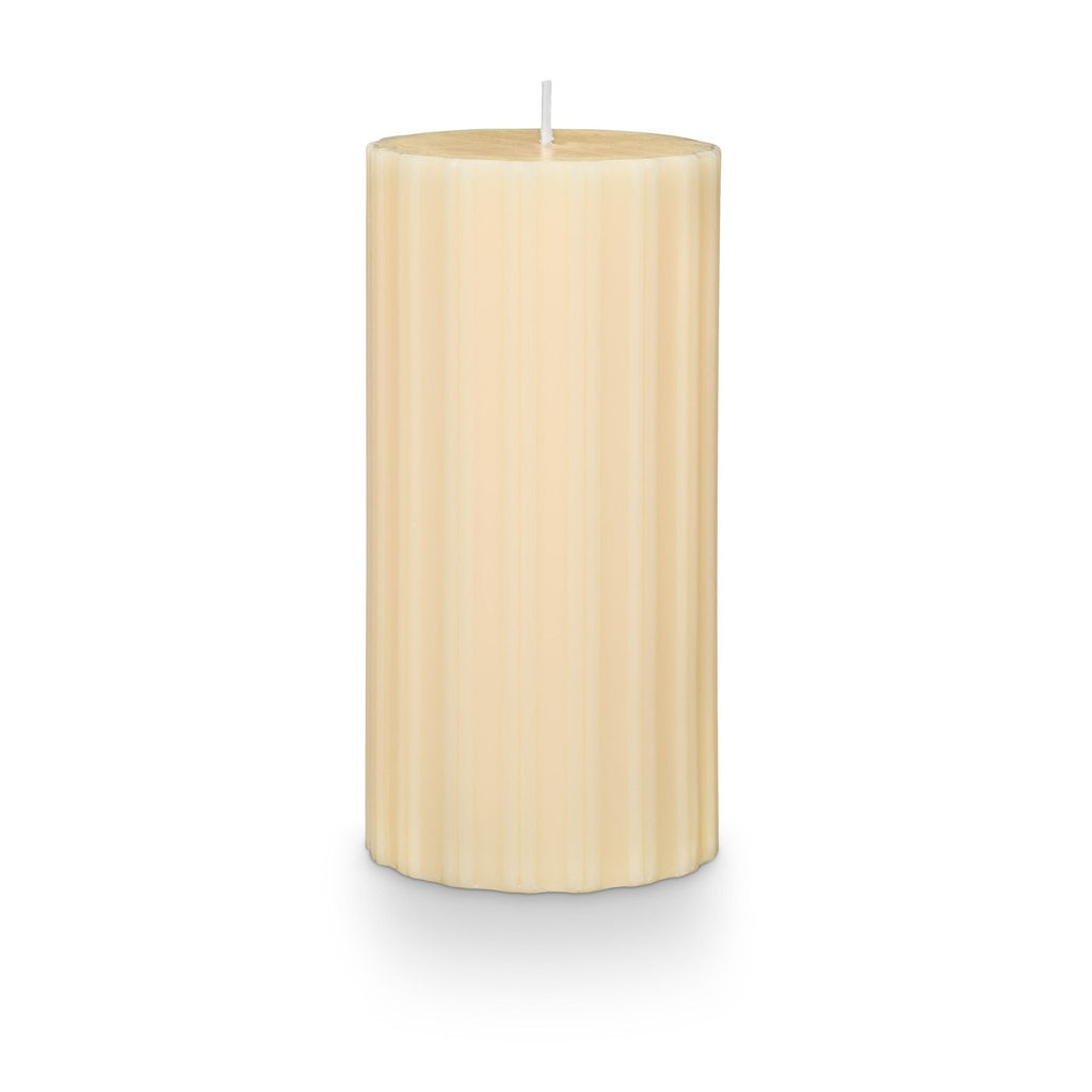 Isla Lily Medium Fragranced Pillar Candle - Illume Candles - 46273004000