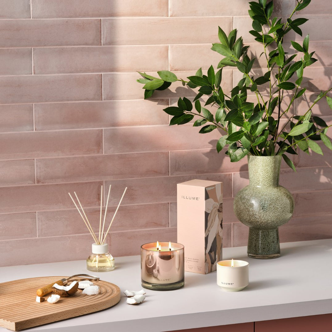 ILLUME Beautifully Done Coconut Milk Mango Baltic Glass Candle Illume